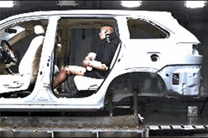 小轎車追尾大貨車 轎車內(nèi)母子二人不幸身亡