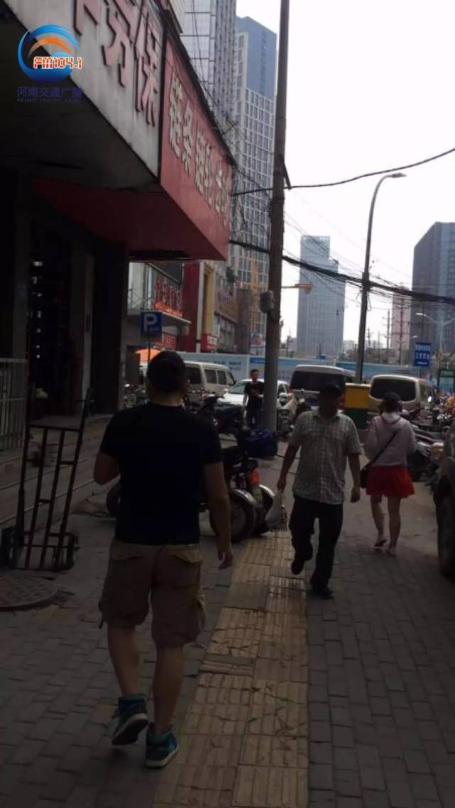 鄭州街邊小賣(mài)部稱(chēng)違法停車(chē)100塊錢(qián)能銷(xiāo)條 3天搞定