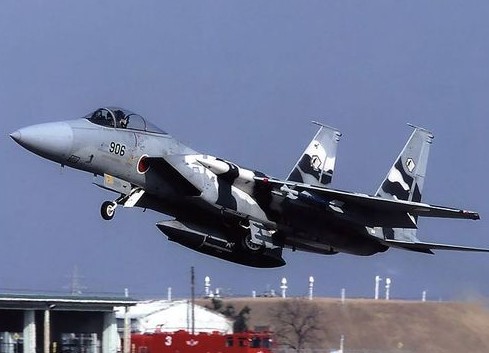 資料圖：日本空軍自衛(wèi)隊F15戰(zhàn)機。