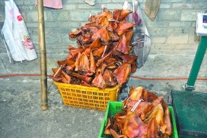 警方現(xiàn)場查獲的Y臘肉。