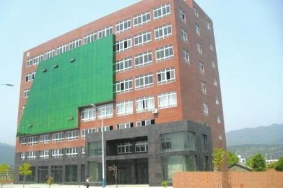 主體已完工的社區(qū)服務中心。