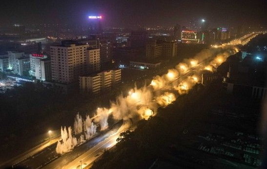 沌陽高架爆破瞬間。