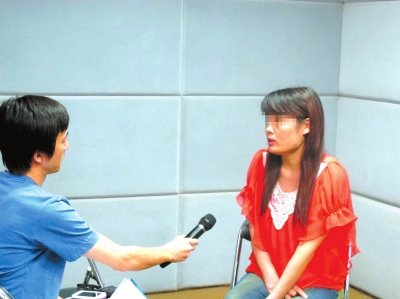 醫(yī)藥代表王慧在接受媒體采訪。記者 袁國禮/攝