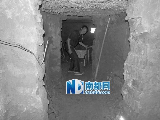 昨日，工人在地宮內(nèi)。CFP圖片