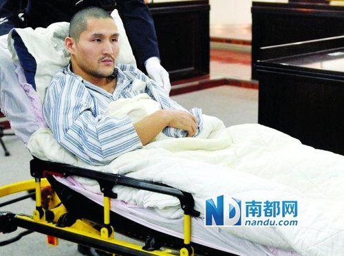 被告人冀中星在法庭上。