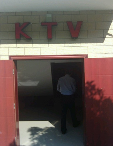 陜西留壩縣委黨校內(nèi)KTV。網(wǎng)友微博截圖