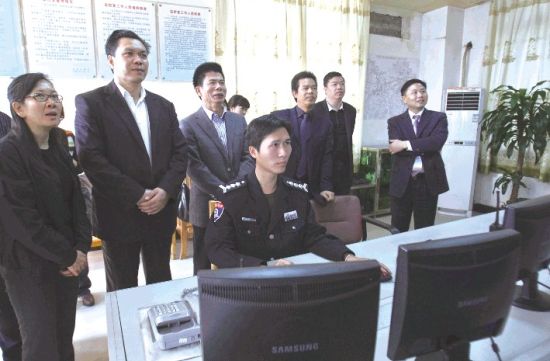 國家民政部農(nóng)村社區(qū)驗收評估組對南海區(qū)農(nóng)村社區(qū)建設(shè)進行檢查驗收。