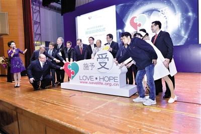 3月19日，中國首個器官捐獻志愿者登記網(wǎng)站（www.savelife.org.cn）正式啟動，器官捐