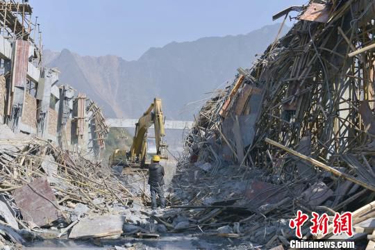 郴州一在建工地發(fā)生腳手架垮塌事故。鐘鐳　攝