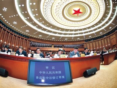 昨日，食品安全法修訂草案提交十二屆全國人大常委會第十四次會議進行三審。 新華社記者 李濤 攝