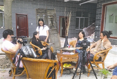 23日，顧少?gòu)?qiáng)接受成都媒體采訪