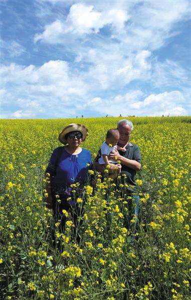事故之前，老兩口的合影，李春同說，老兩口一輩子很少一起照相。家屬供圖