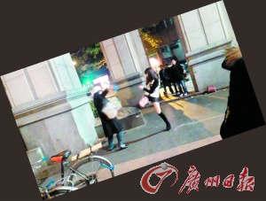 “保時(shí)捷女孩”踢腿救人。