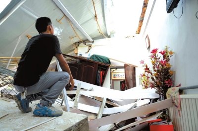 家中成為一片廢墟。記者 趙思衡/攝