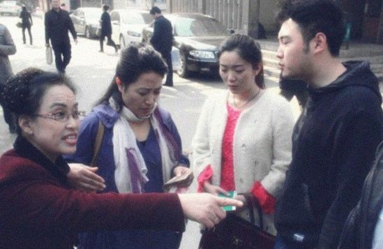 丈母娘從小張的存折中取了20000元，鑒定存折真假