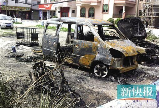 涉事面包車燒剩鐵殼。