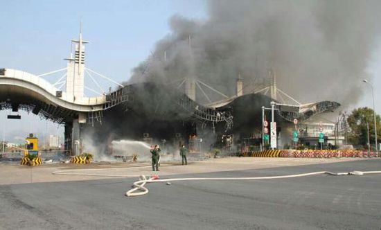 1月16日中午，G60（滬昆）高速浙江段常山收費站發(fā)生一起貨車自燃事故