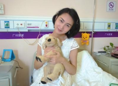 浙江“背母親上大學”男子手術(shù)變性變?yōu)榕畠荷? complete=