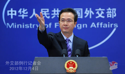 外交部發(fā)言人洪磊主持例行記者會。