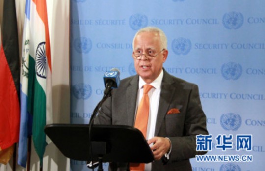 12月12日，在美國(guó)紐約聯(lián)合國(guó)總部，安理會(huì)本月輪值主席、摩洛哥常駐聯(lián)合國(guó)代表盧利什基向媒體宣讀聲明。聯(lián)合國(guó)安理會(huì)12日發(fā)表媒體聲明，對(duì)朝鮮發(fā)射衛(wèi)星的行為表示譴責(zé)。 新華社記者林瓊攝