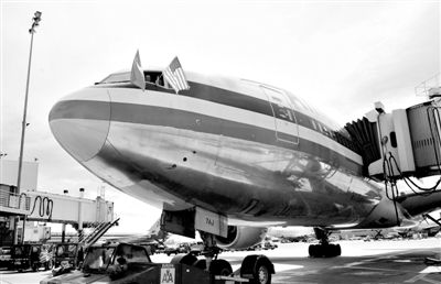 2011年4月5日，美國航空公司為洛杉磯至上海首條直飛航線的開通舉行剪彩儀式。目前，美國航空、美國聯(lián)合航空和達(dá)美航空已經(jīng)向中國提交了飛行計劃。