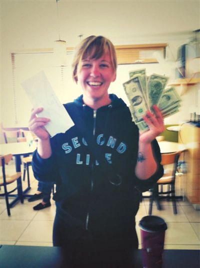 找到錢的“粉絲”會上傳一張與錢的合照。