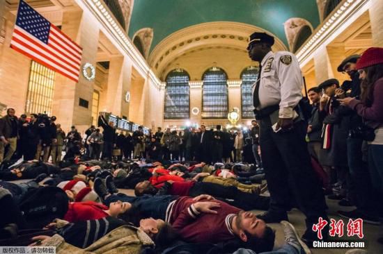 美國多地爆發(fā)抗議活動 為非裔小販尋公平正義