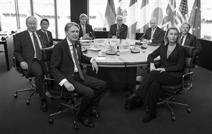 4月15日，日本外相岸田文雄（左二）參加G7外長(zhǎng)會(huì) 新華社發(fā)