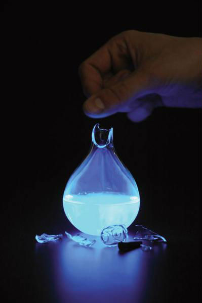 荷蘭藝術(shù)家發(fā)明人血燃料燈，一滴血照亮整間房。圖片來源：新加坡《聯(lián)合早報(bào)》網(wǎng)站