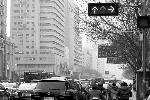 新交規(guī)“黃恐”引發(fā)擁堵？ 這個真的有！
