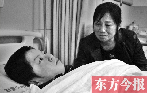 15歲的兒子被毆打成重傷，巨額醫(yī)療費(fèi)成了曲新苗女士難以跨越的坎兒