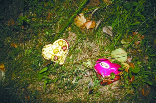 今天是七夕節(jié)，但這對(duì)愛(ài)人或許無(wú)法甜蜜分享這盒巧克力了……