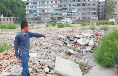 寧寧的父親說：女兒就是在這兒被打的。