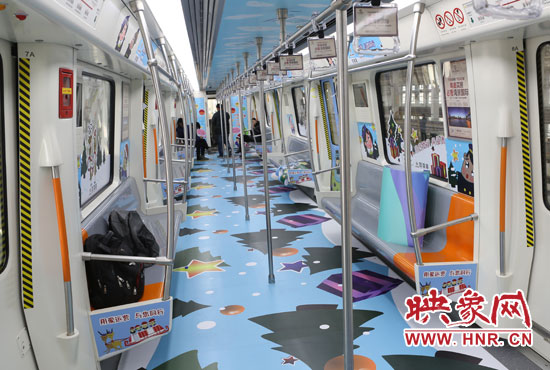 在活動進行過程中，乘客還可發(fā)揮創(chuàng)意，編寫與車廂主題小動物相關(guān)的小故事。