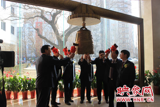 1月7日，在全國股份轉(zhuǎn)讓系統(tǒng)（即新三板），伴隨著開市寶鐘的敲響，山水園林股份有限公司正式登陸新三板。