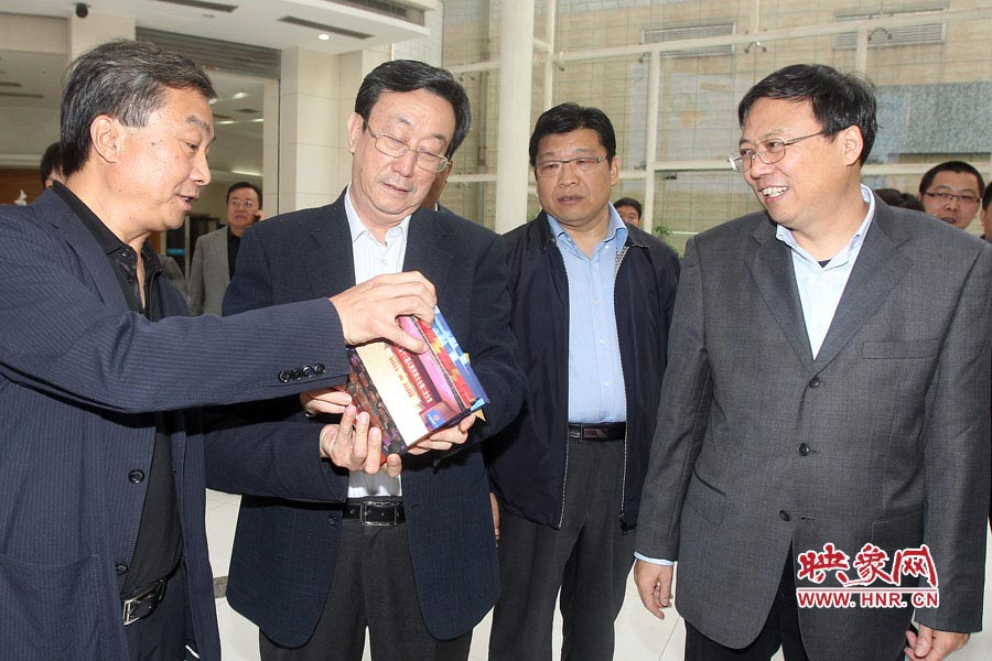 河南省委書記、省人大常委會(huì)主任郭庚茂視察河南電視臺(tái) 東方今報(bào)記者沈翔 劉棟杰/攝