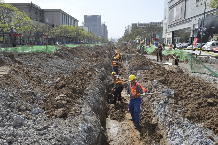 4月23日，太原，施工中的府西街。