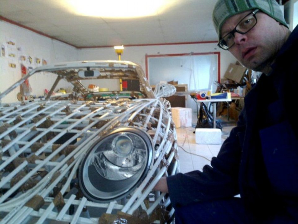 澳牛人用紙板做成保時捷被收入博物館 澳牛人用紙板做成保時捷被收入博物館