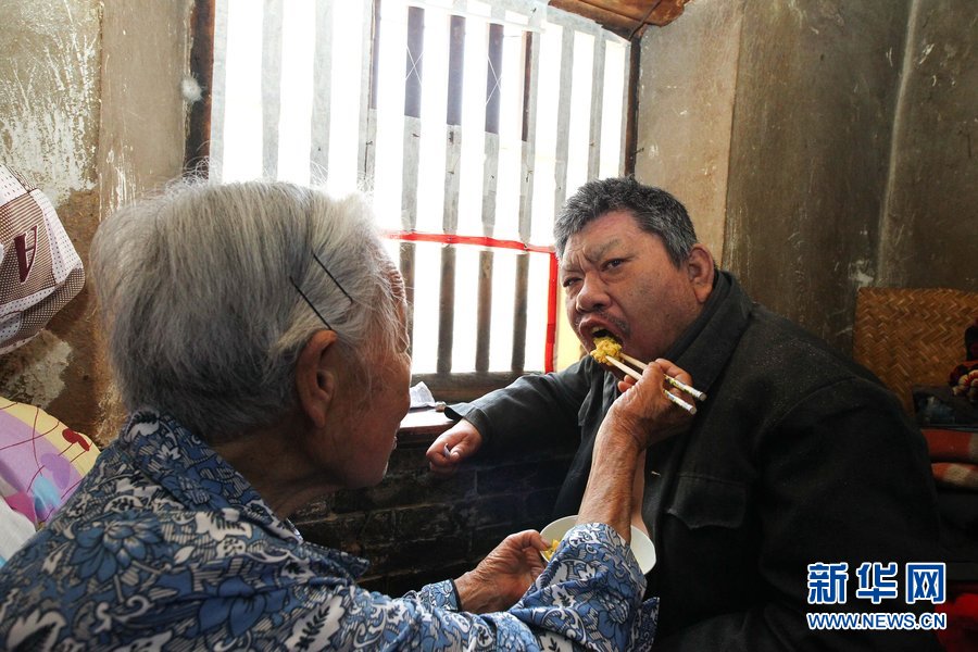 那些年，感動(dòng)過(guò)我們的母親