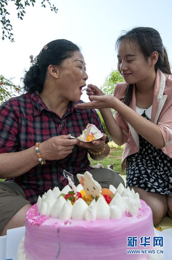 那些年，感動(dòng)過(guò)我們的母親