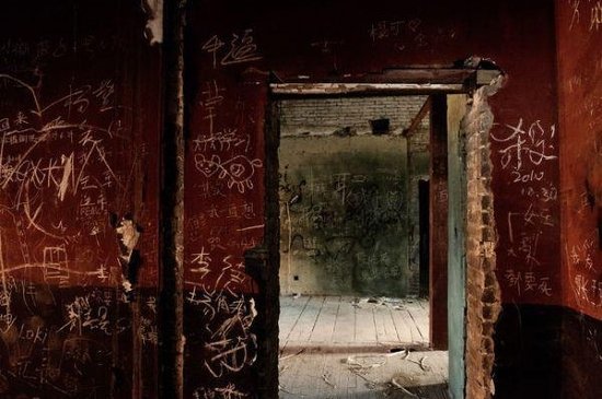 探秘！北京"鬼樓"內(nèi)部