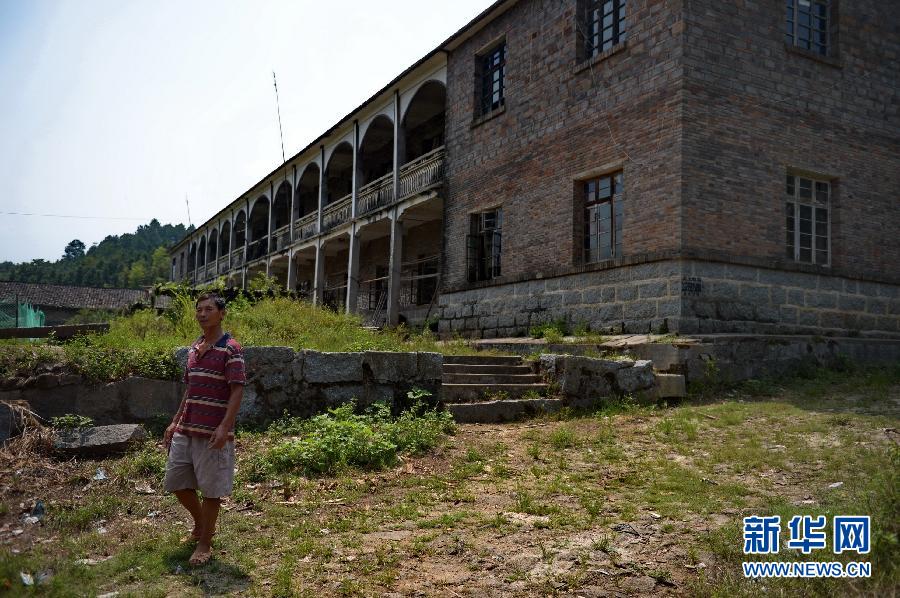 農(nóng)場(chǎng)棚戶(hù)區(qū)的最后留守家庭：留下的是回憶，迎來(lái)的是幸福