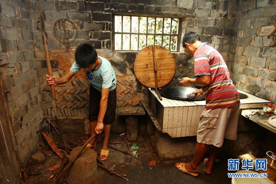 農(nóng)場(chǎng)棚戶(hù)區(qū)的最后留守家庭：留下的是回憶，迎來(lái)的是幸福