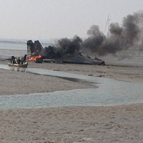 我軍戰(zhàn)機(jī)在墜毀現(xiàn)場