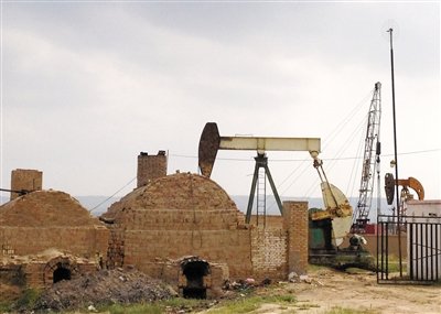 正在作業(yè)的揭蓋井，位于定邊縣紅柳溝鎮(zhèn)紅柳溝村。