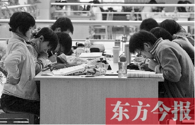 專家認(rèn)為，內(nèi)地高校對學(xué)生創(chuàng)造性、自主性的培養(yǎng)不及港校