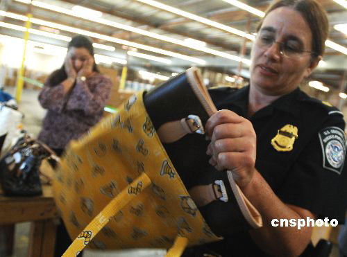 出國(guó)旅游海關(guān)檢查有講究 啥能帶啥不能帶？