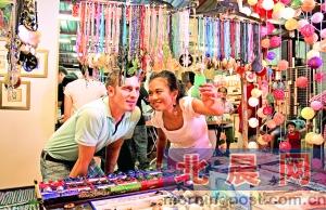 更多的購物樂趣要在夜市、跳蚤市場中慢慢發(fā)掘。