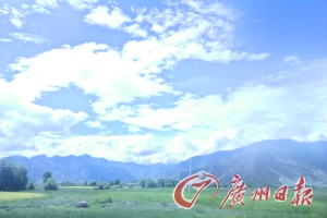 途中的大河煙波浩渺。