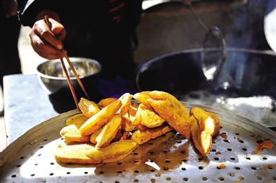 陜北特色小吃黃炸糕。